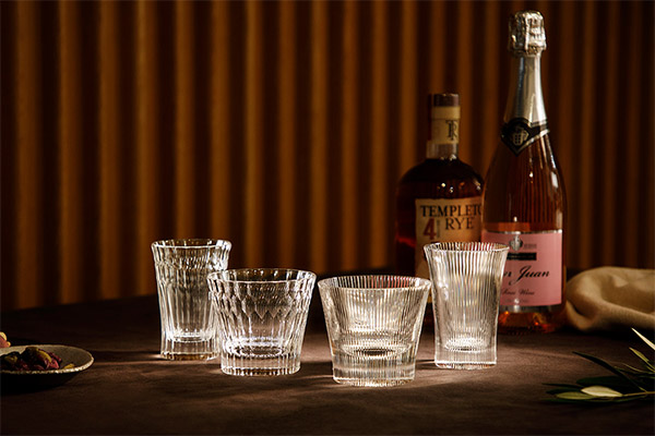 美しき江戸切子のグラスで飲（や）る星月夜のウイスキー